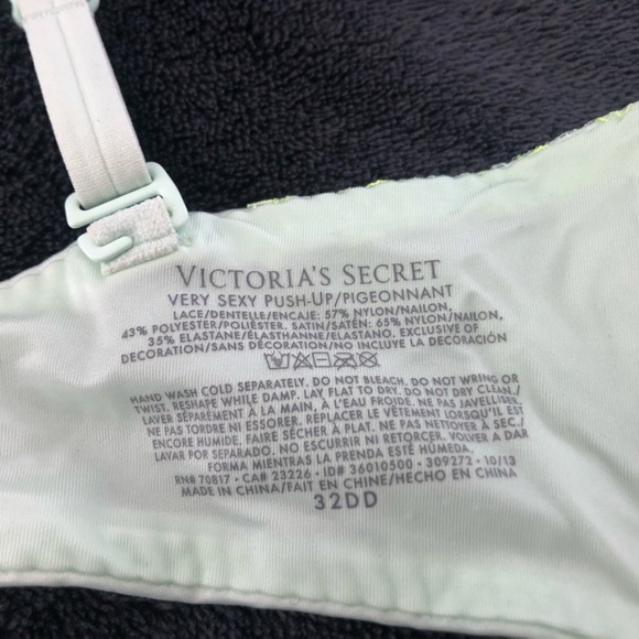 Green Victorias Secret Bra - Picture 2 of 3